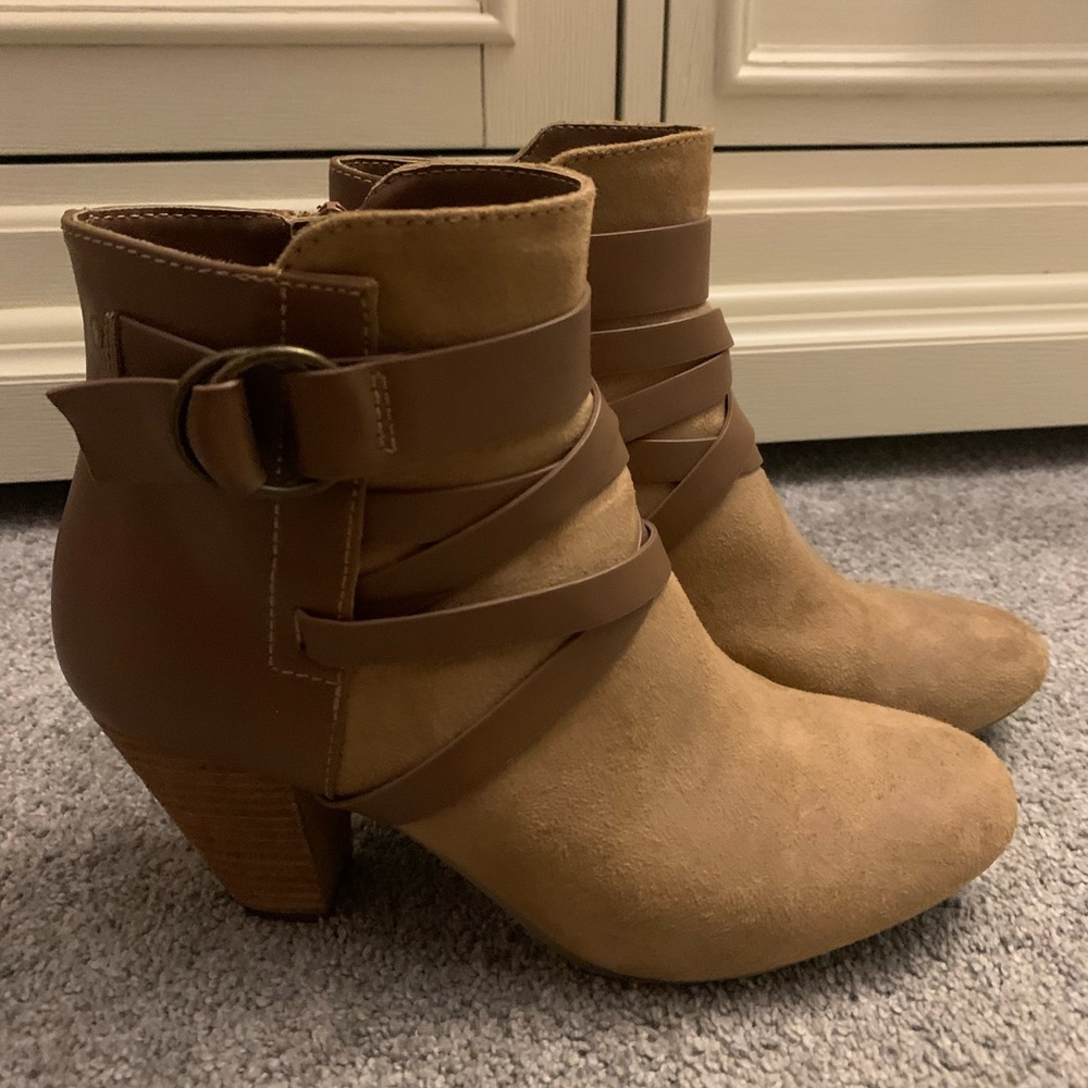 Report tan/brown boots